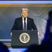 Advertencia trumpista: "Si no fabrican su producto en EE.UU., tendrán que pagar un arancel"
