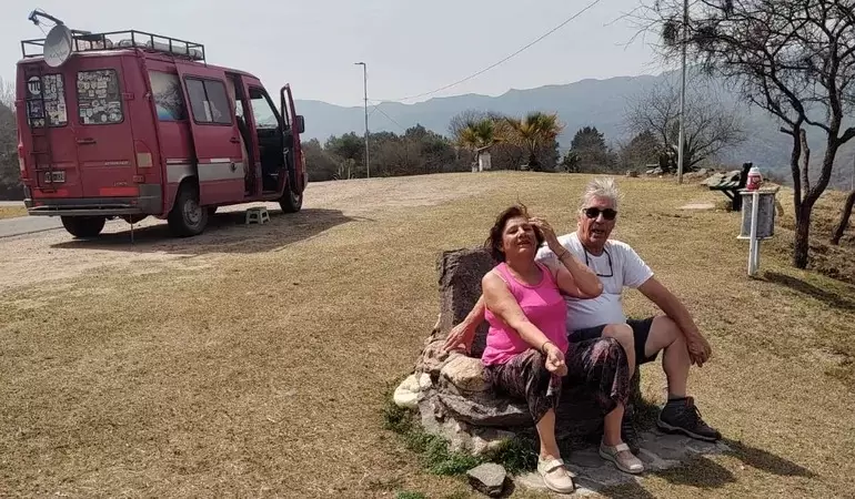 Tras el reencuentro, viajan en su motorhome por todo el pa�s.