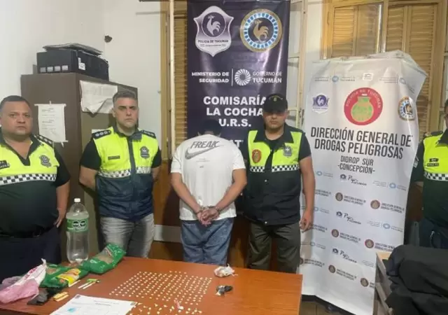 Entr� a la comisar�a con un "delivery" particular y lo detuvieron
