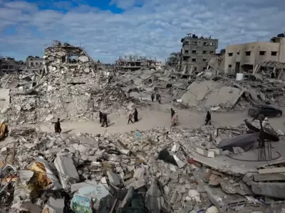 Un pa�s arrasado por los bombardeos