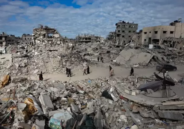 Un pa�s arrasado por los bombardeos