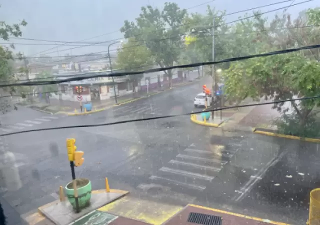 Un frente fr�o provoc� desde las 09.00 la evoluci�n de una tormenta que cerca de las 09.15 precipit� granizo en el Gran Mendoza.