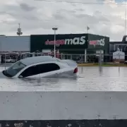 Diluvi� en Mendoza y se taparon los desag�es por la basura