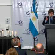 Milei volvió a defender a Musk y elogió a Trump en el acto por el Día del Holocausto