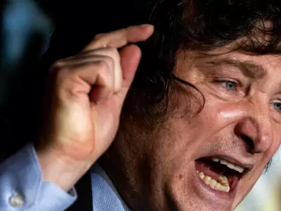"Las dictaduras no son necesariamente de izquierda: pueden ser tambi�n de derecha, como el nazismo y el fascismo" (S. Chini)