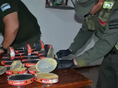 Operativos impactantes: pasta base en latas de at�n y aeronave con coca�na