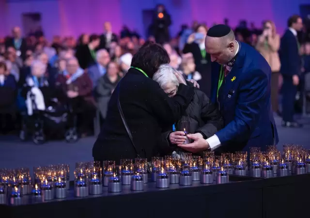 Velas, a modo de recordatorio eterno por quienes ya no est�n.