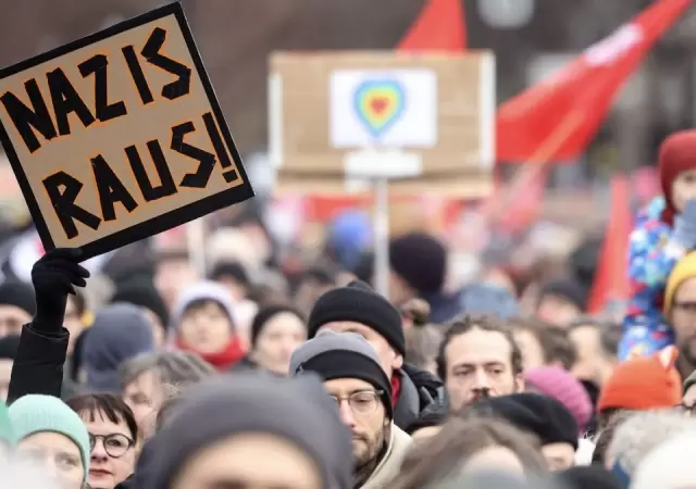 Miles de personas se manifestaron este s�bado en Alemania, en contra del avance del fascismo en el mundo.