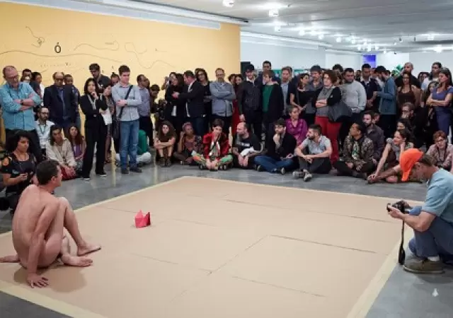 Wagner Schwartz, durante la presentaci�n en el Museo de Arte Moderno de S�o Paulo (2017).