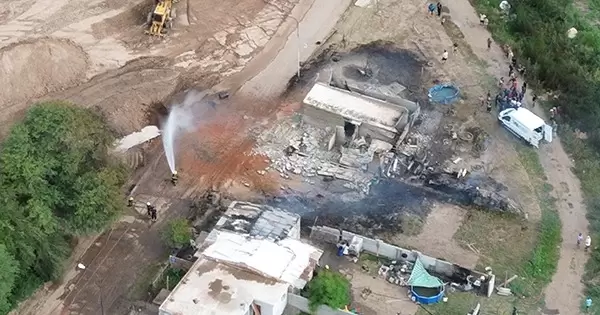 Tres viviendas fueron afectadas, una de las cuales qued� totalmente destruida.