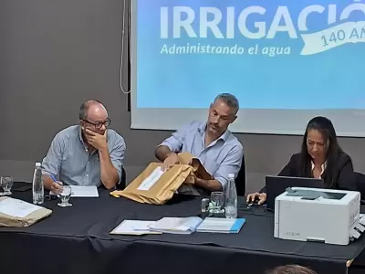Acto de apertura de los sobres con las propuestas. (Foto: DGI)