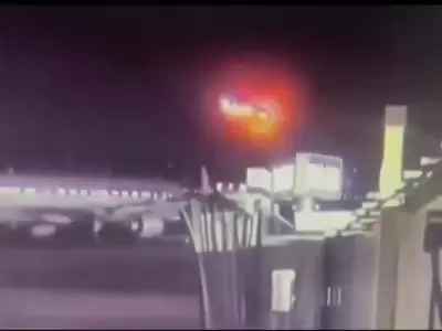 As� se vio la colisi�n entre el avi�n comercial y el helic�ptero militar.