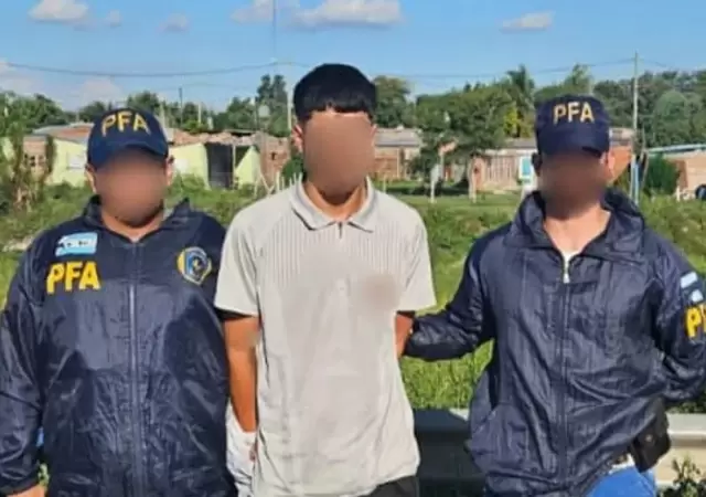 Uno de los dos j�venes detenidos por la Polic�a Federal. (Foto: web)