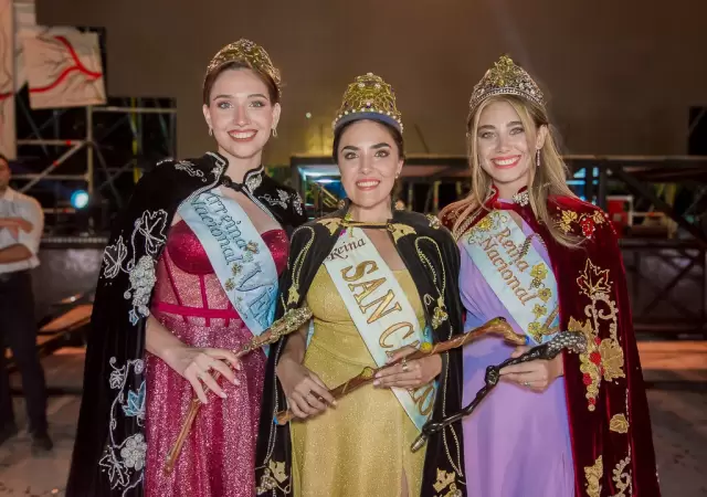 Luz Soria, en medio de la Virreina Nacional y la Reina Nacional de la Vendimia 2024.