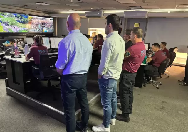 El ministro de Seguridad porte�o, Waldo Wolff, junto al secretario del �rea, Ezequiel Daglio; y es Jefe de Polic�a, Diego Casalo.