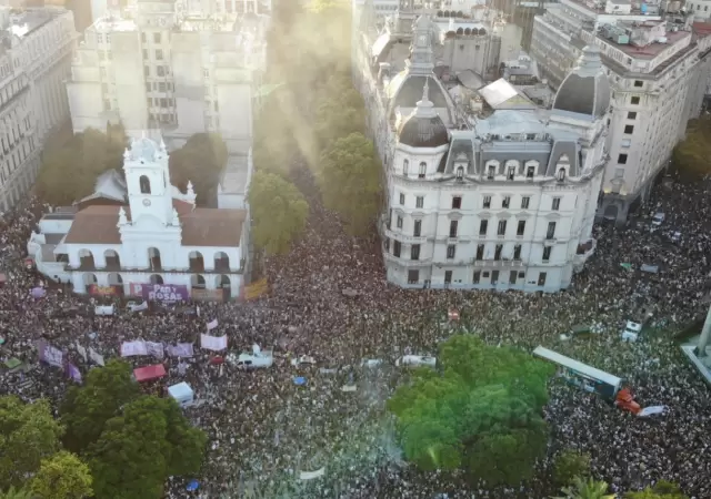 Multitudinaria marcha del orgullo.