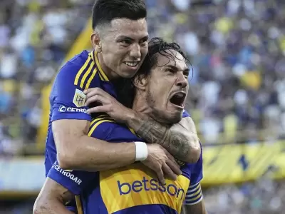 Cavani marc� el primer gol de Boca