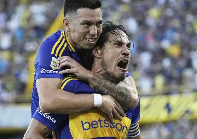 Cavani marc� el primer gol de Boca