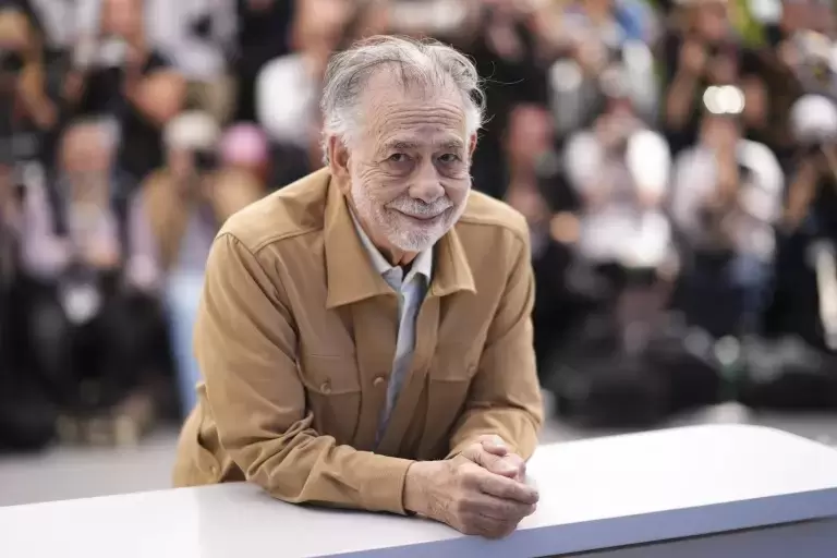 Francis Ford Coppola posa en el Festival de Cine de Cannes en Francia el viernes 17 de mayo de 2024.