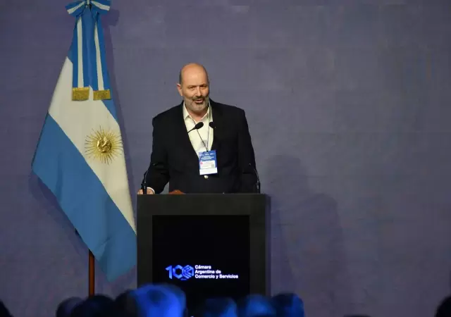 Sturzenegger elimina el impuesto al cine y anuncia nuevos topes para los subsidios
