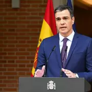 Más problemas para Pedro Sánchez: hasta su vice se despega del escándalo sexual