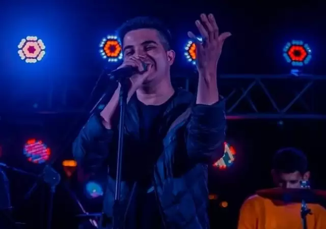 David Espa��n, joven promesa del g�nero y vocalista de La Ronda