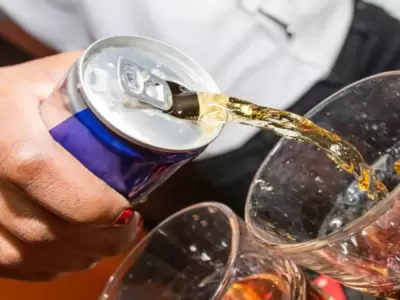 El lado oscuro de las bebidas energizantes y el pedido de regulaci�n