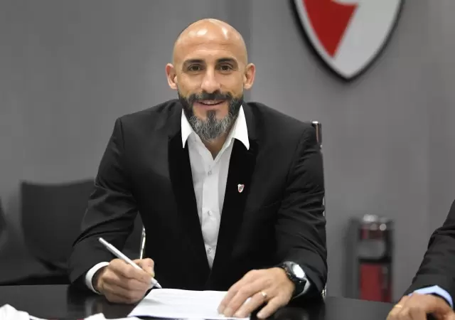 Javier Pinola desea dirigir a River