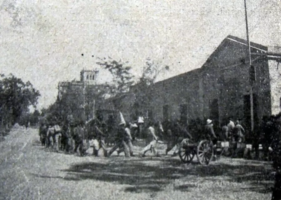 Tropas marchando hacia el cuartel de la Ciudad. (Foto: archivo)