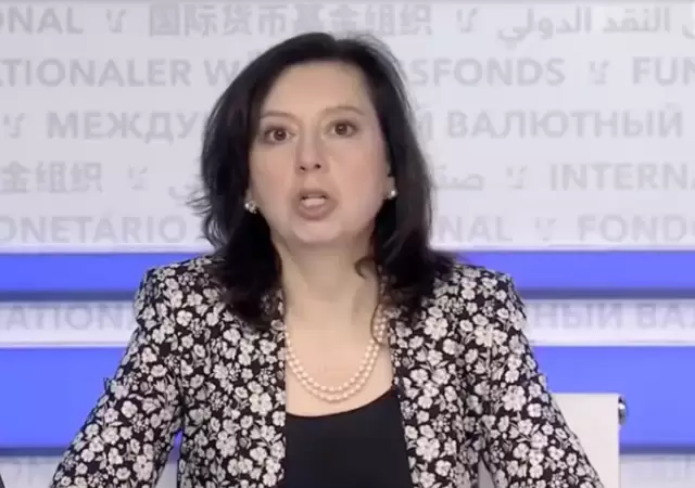 Julie Kozack, brind� la conferencia de prensa habitual y fue consultada por varios periodistas argentinos.