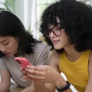 Conectados, pero distantes: el desafío de los vínculos en la era digital
