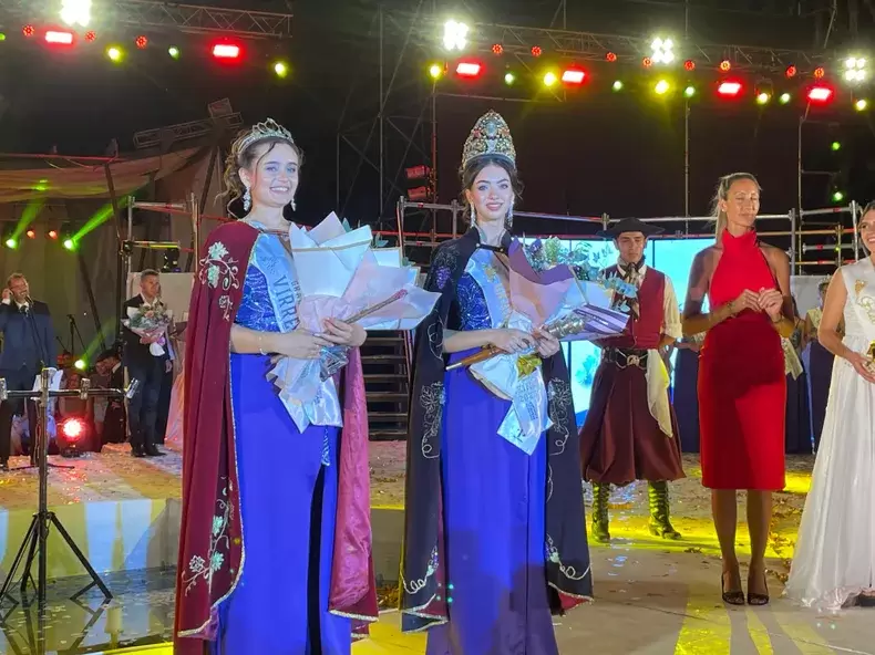 "Mi mamá fue reina, y en la noche de mi coronación ella estaba en el palco y me guiñaba un ojo" (S. Perfumo)