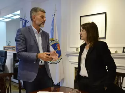 Patricia Bullrich ministra de Seguridad de la Naci�n Argentina junto al jefe comunal de la Ciudad de Mendoza Ulpiano Su�rez.