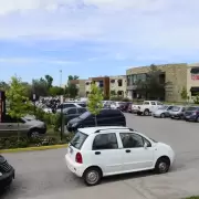 Una mujer dej� a su beb� en el auto en el estacionamiento de un shopping