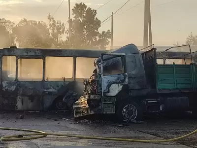 Accidente entre un colectivo y un cami�n