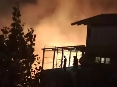 El fuego a�n no ha sido controlado por completo y el peligro crece para los vecinos.