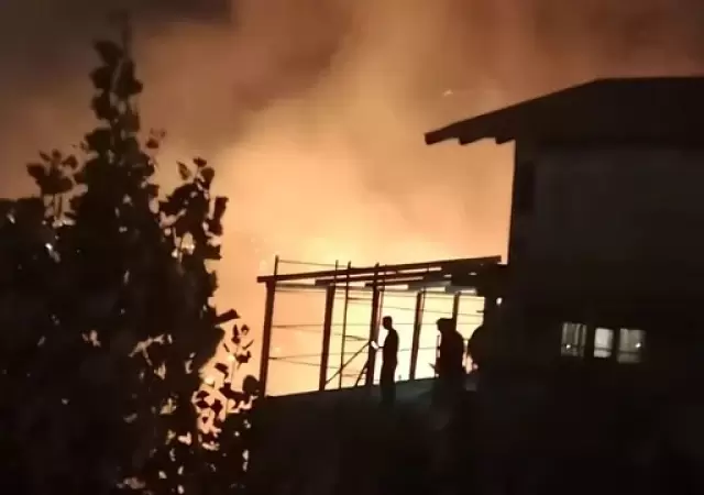 El fuego a�n no ha sido controlado por completo y el peligro crece para los vecinos.