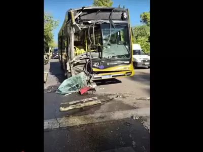 As� qued� la unidad que colision� de atr�s a la otra.