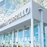 Joven embarazada fue apuñalada y se arrojó de un auto en movimiento para escapar