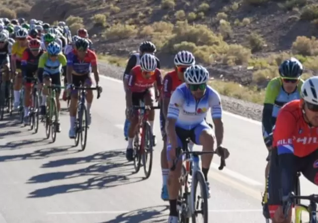 El c�lebre pelot�n de la Vuelta de Mendoza