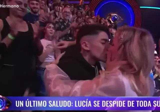 Beso entre Lauty Gram y Luc�a Patrone.