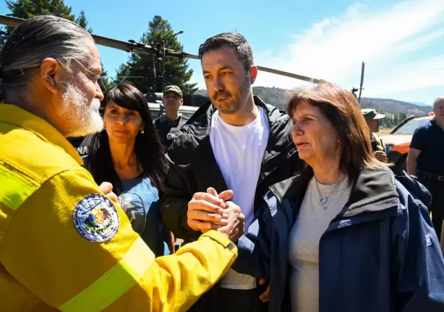Patricia Bullrich y Luis Petri llegaron a El Bols�n para monitorizar el trabajo de los brigadistas.
