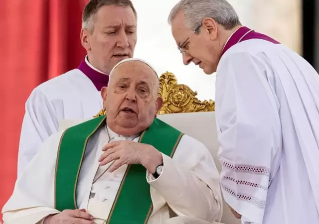 El papa Francisco contin�a internado