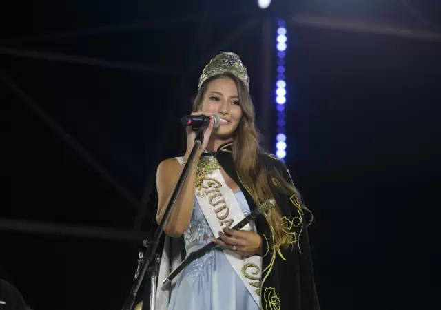 Juliana Zalazar, la nueva reina de la Vendimia de Capital 2025.