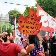 Fuego y furia en la Patagonia: incendios, protestas y detenciones