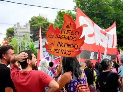 Fuego y furia en la Patagonia: incendios, protestas y detenciones