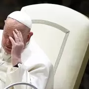 El papa Francisco fue hospitalizado para tratar una persistente bronquitis