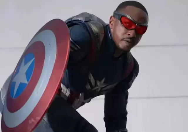 Anthony Mackie reemplaz� a Chris Evans como Capit�n Am�rica.