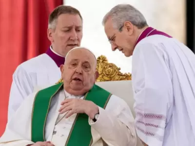 Francisco  se encuentra internado bajo estricta observaci�n por una persistente infecci�n.