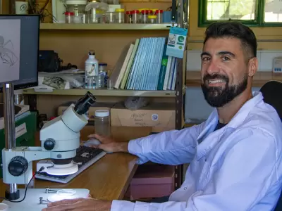 Gabriel Pompozzi, investigador del IADIZA, descubridor del ar�cnido. (Foto: CONICET)